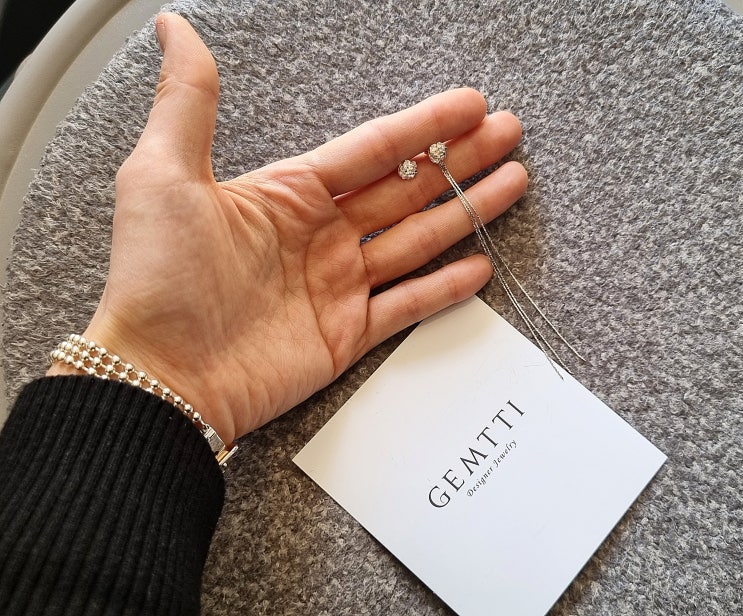 롱드롭귀걸이 젬띠 GEMTTI 언발란스한 매력으로 사로잡다 롱드롭귀걸이 젬띠 GEMTTI 언발란스한 매력으로 사로잡다