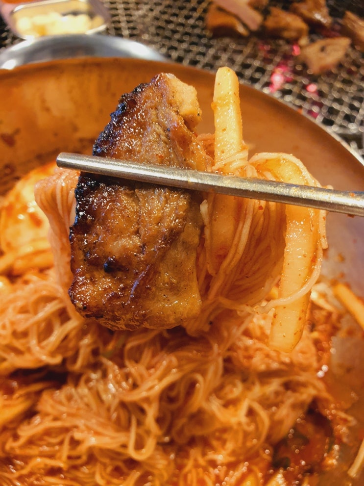  길동 고기집 작은깡통에서 돼지갈비 먹고 왔어요.