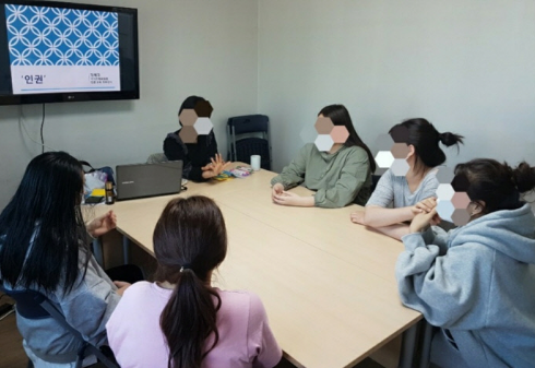 '미혼모자가족’이라는 이름에 뭉뚱그려진 여성들 '미혼모자가족’이라는 이름에 뭉뚱그려진 여성들