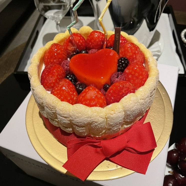  명동 롯데백화점 옵스(OPS) 샤를로뜨 케이크 (디저트 맛집, 케이크 예약, 할인)