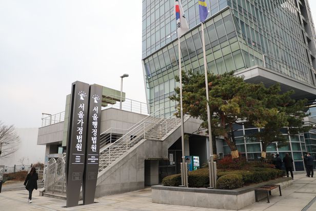 법원 “同性 부부는 건강보험 피부양자 인정 안 된다” 법원 “同性 부부는 건강보험 피부양자 인정 안 된다”