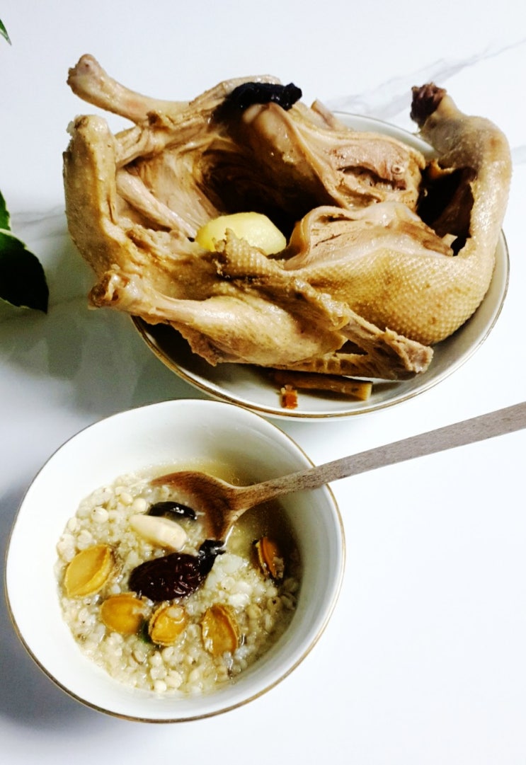  한방오리누룽지백숙 전복넣어 진한국물요리 보양식 저녁메뉴
