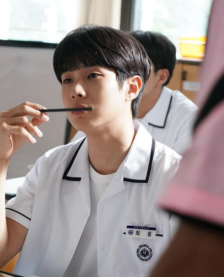최우식 프로필, 군대, 국적, 나이, 집안 최우식 프로필, 군대, 국적, 나이, 집안