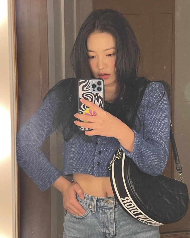 레드벨벳 예리, 탄탄한 허리 라인 살짝 노출하며 청순한 비주얼로 상큼한 예쁨 자랑 레드벨벳 예리, 탄탄한 허리 라인 살짝 노출하며 청순한 비주얼로 상큼한 예쁨 자랑