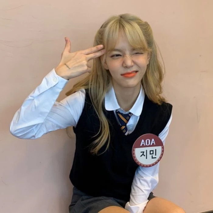 AOA 탈퇴한 지민, 권민아 괴롭힘 논란으로 활동 중단 2년 만에 근황 공개 AOA 탈퇴한 지민, 권민아 괴롭힘 논란으로 활동 중단 2년 만에 근황 공개