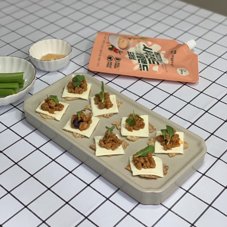  비건참치 로마린다튜노 스리라차로 간편한 카나페 만들기