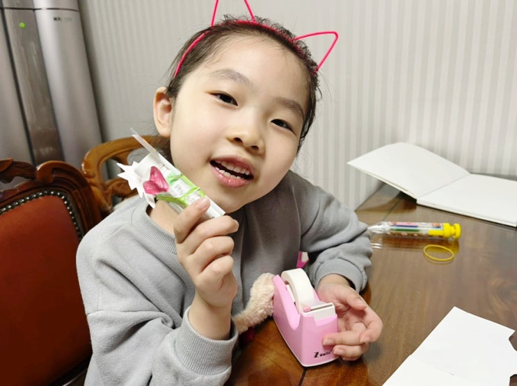  안전한 테이프 커터기 잘잘리오 디스펜서로 꽃 만들었어요