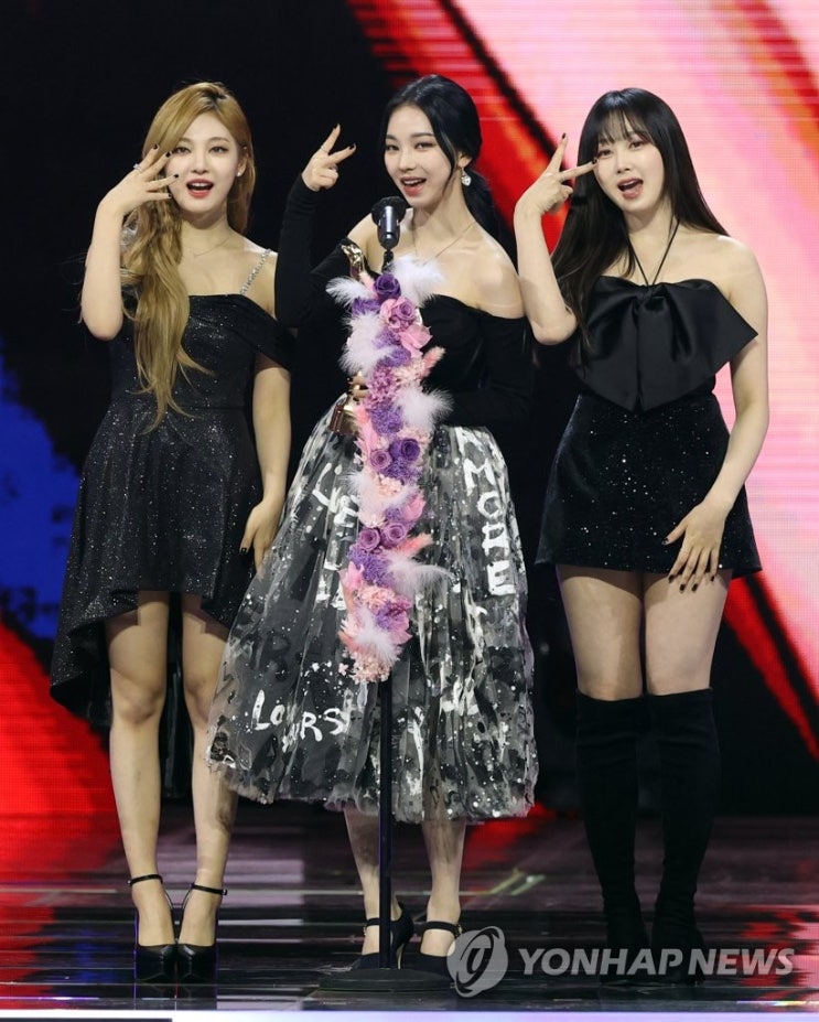 에스파, 올해의 아티스트 영예...골든디스크 4관왕, 윈터 없이 3명만 참석 에스파, 올해의 아티스트 영예...골든디스크 4관왕, 윈터 없이 3명만 참석