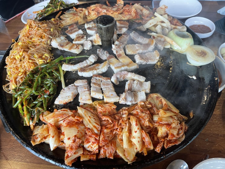  의정부 민락동 솥뚜껑 삼겹살 맛집 <돈 하우스>