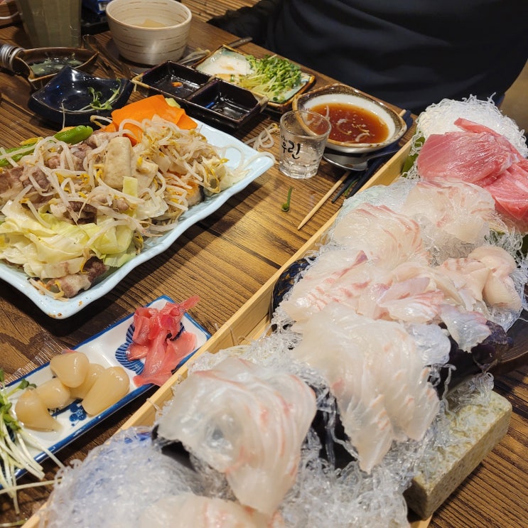  유성낮술 맛찬들/ 굴이랑전복이랑 봉명점 / 이디야커피 허니브레드 / 가수원 탑타이 / 거북선 편백나무찜 & 참치