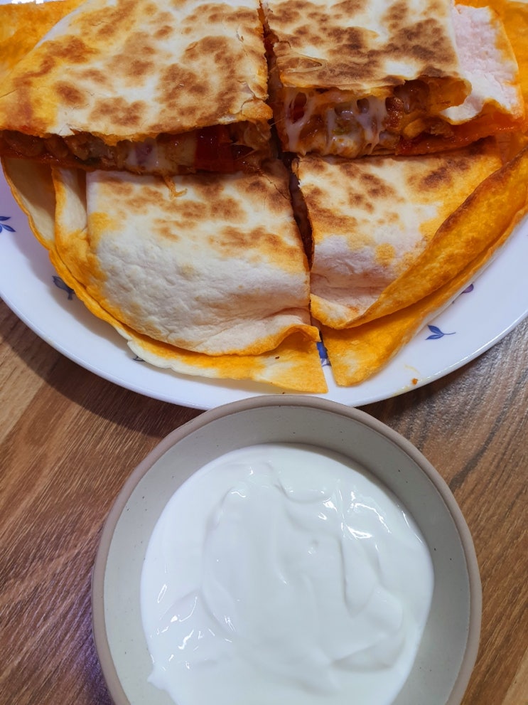  애슐리 홈스토랑 밀키트 칠리 치킨 퀘사디아 만들다 망했네