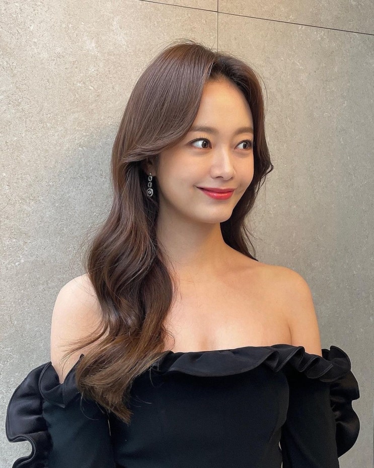 배우 전소민, 노출 드레스 입고 가녀린 목선과 흠잡을 데 없는 몸매 독보적 여신미 배우 전소민, 노출 드레스 입고 가녀린 목선과 흠잡을 데 없는 몸매 독보적 여신미