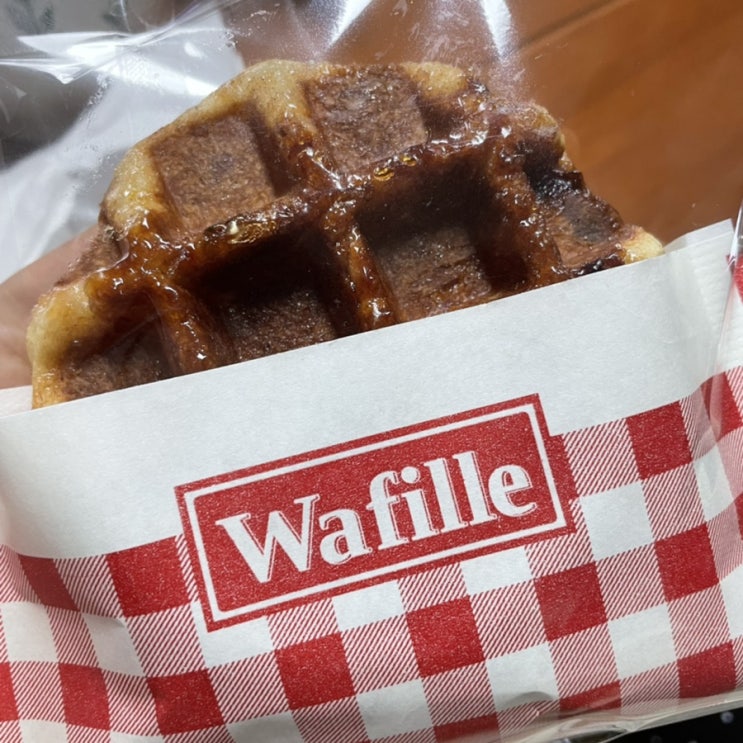  여의도 더현대서울 디저트 맛집 와필레에서 수제 와플이랑 크로플 냠냠