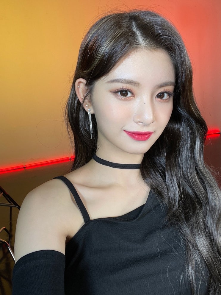 ‘큰절’ 논란 에버글로우 이런, 한국 활동 접고 조국으로? ‘큰절’ 논란 에버글로우 이런, 한국 활동 접고 조국으로?