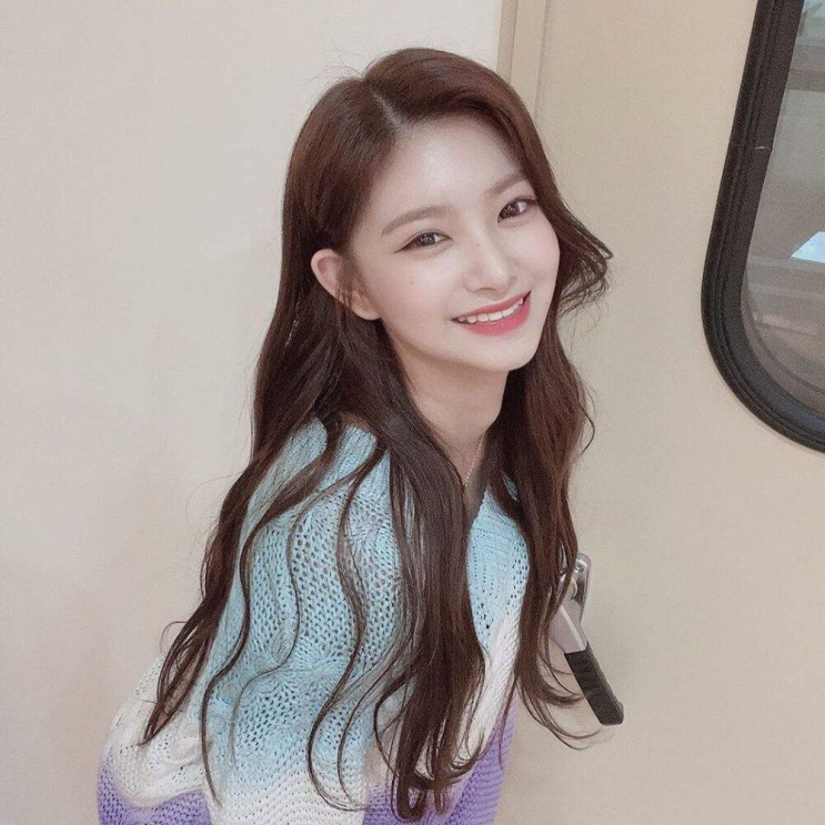 팬 사인회서 큰절 대신 중국식 인사한 걸그룹 멤버...엇갈린 한중 반응 팬 사인회서 큰절 대신 중국식 인사한 걸그룹 멤버...엇갈린 한중 반응