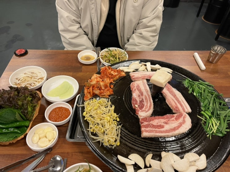  포항 솥뚜껑삼겹살 솥뚜껑에 꽃한판