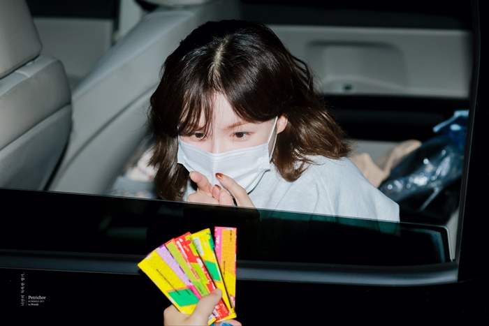 레드벨벳 웬디에게 줄 간식을 가져온 어떤 팬 레드벨벳 웬디에게 줄 간식을 가져온 어떤 팬