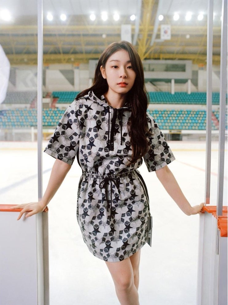 김연아, 명품 의상 입고 아이스링크서 우아한 자태 "미모로 보는 이들 감탄사 날려" 김연아, 명품 의상 입고 아이스링크서 우아한 자태 "미모로 보는 이들 감탄사 날려"