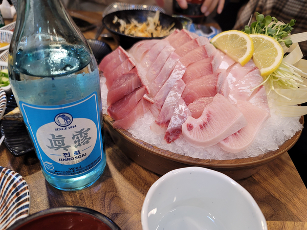  바다애 홍대본점에서 방어+숭어 먹었어요.