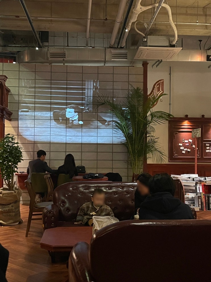  당산 맨홀커피 : 분위기 너무 좋고 책 읽기에도 좋은 카페 !