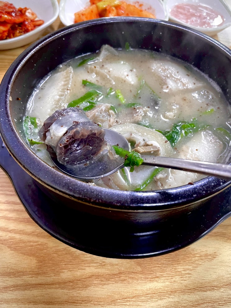  [신림맛집] 장터순대국, 순대국 팔아서 루이비통 산 집