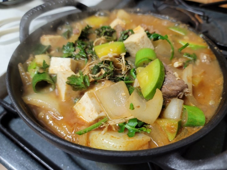  냉이차돌된장찌게 끓여 저녁식사