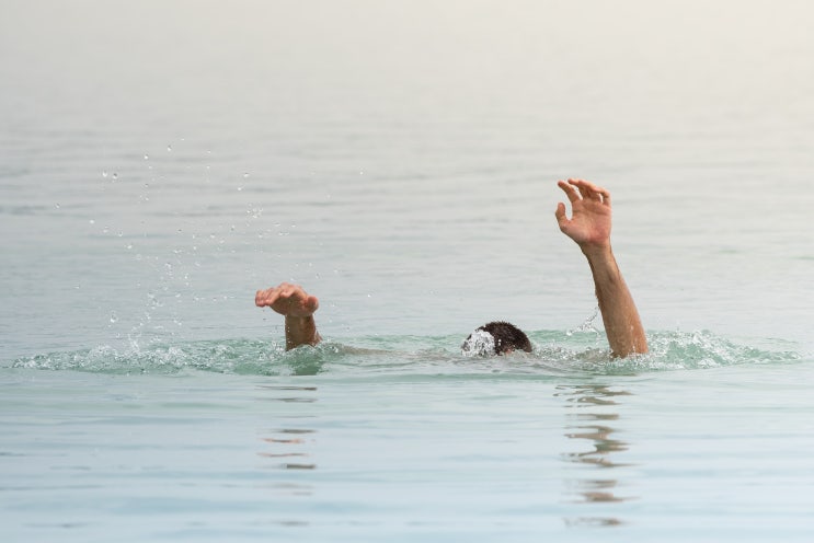  Drown / Drown out - 뜻 한방에 이미지로 기억하기 물에 빠져 죽다, 흠뻑 젖게 하다, / 무언가를 삼켜 버리다, 누군가를 떠나보내다, 왜일까?