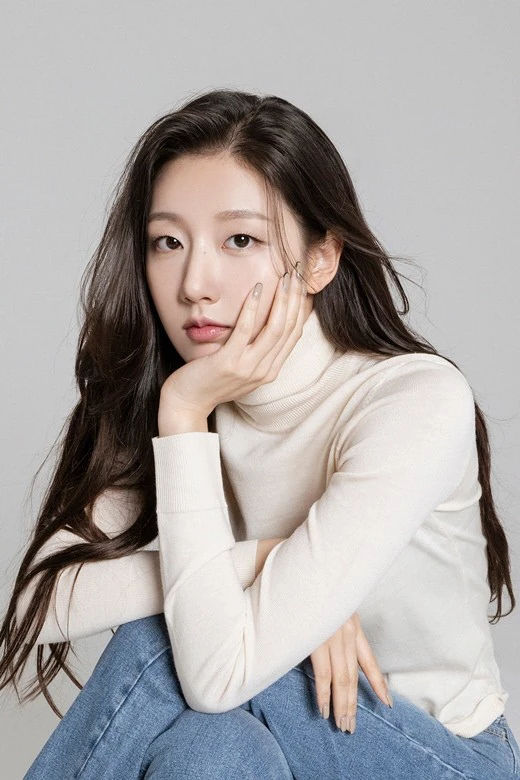러블리즈 출신 정예인, 잘룩한 개미허리 드러내...소속사 옮겨 새 둥지 틀어 러블리즈 출신 정예인, 잘룩한 개미허리 드러내...소속사 옮겨 새 둥지 틀어