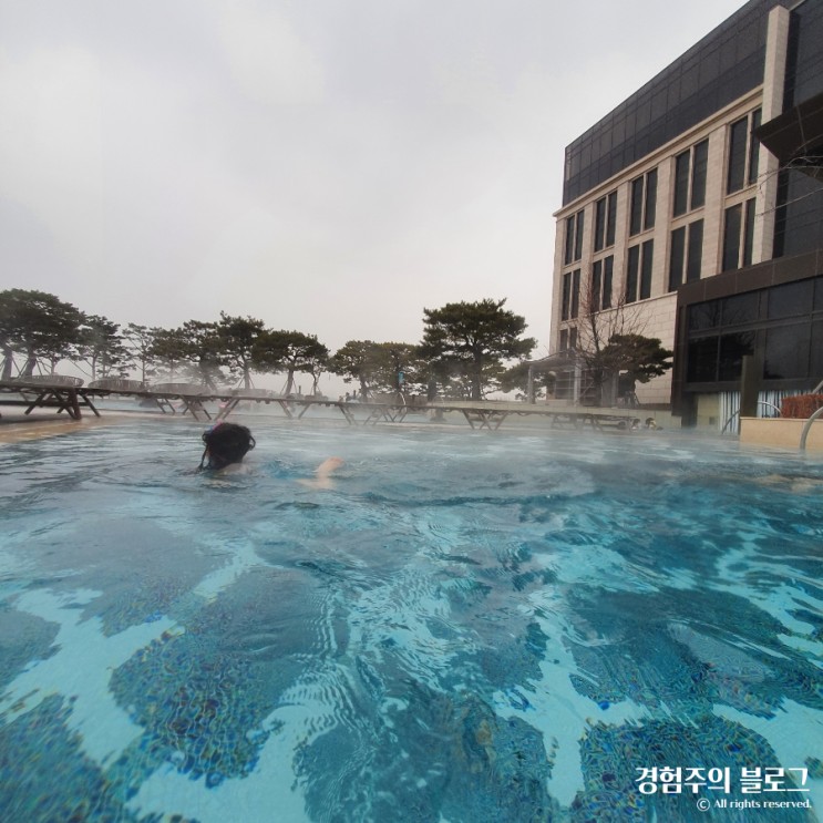 아이와 함께 인천 파라다이스 시티 호텔 수영장 및 풀사이드바 후기(겨울수영장)