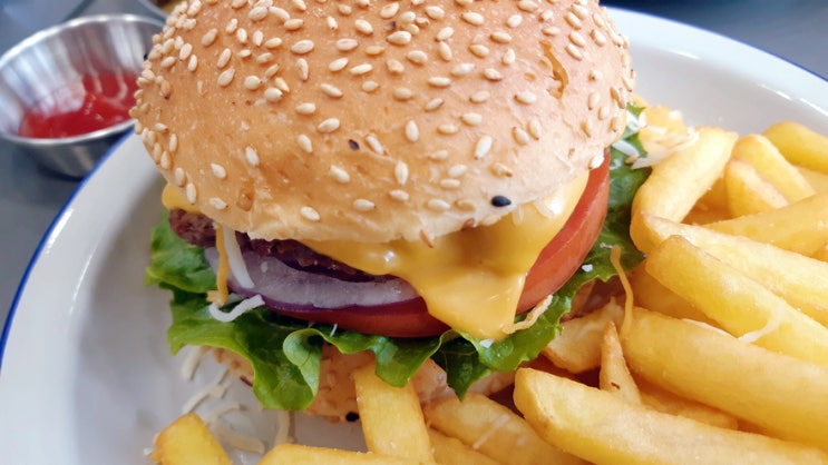 청계천 햄버거 플레이크 버거(Flake Burger)는 직장인 혼밥하기에 딱 좋아 청계천 햄버거 플레이크 버거(Flake Burger)는 직장인 혼밥하기에 딱 좋아