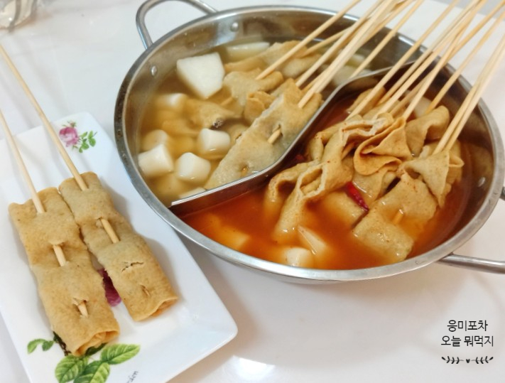  빨간 어묵꼬치 오뎅꼬지 반반냄비 활용 두가지 한번에