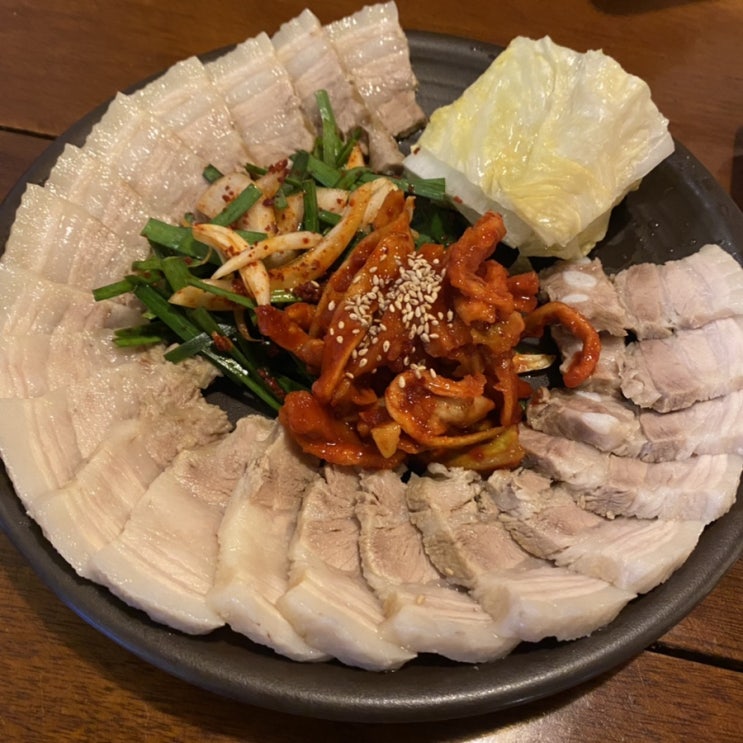  [강남역 맛집] 무아국수 - 야들야들한 보쌈과 깊고 진한 멸치국수가 일품 (ft 소주 한 잔)