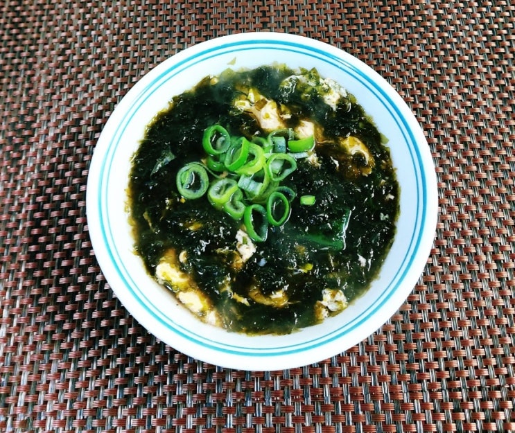  계란 김국 끓이는 방법 속 편한 계란 김국 끓이기