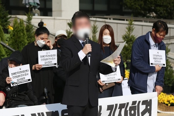'장애인 학대사망' 사회복지사, 수사 중 업무 복귀했다 뒤늦게 배제 '장애인 학대사망' 사회복지사, 수사 중 업무 복귀했다 뒤늦게 배제