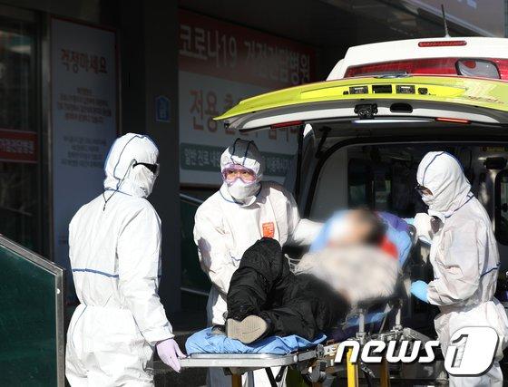 아픈 것도 서러운데… 재택치료 확진자는 못 받는 ‘입원 보험금’ 아픈 것도 서러운데… 재택치료 확진자는 못 받는 ‘입원 보험금’