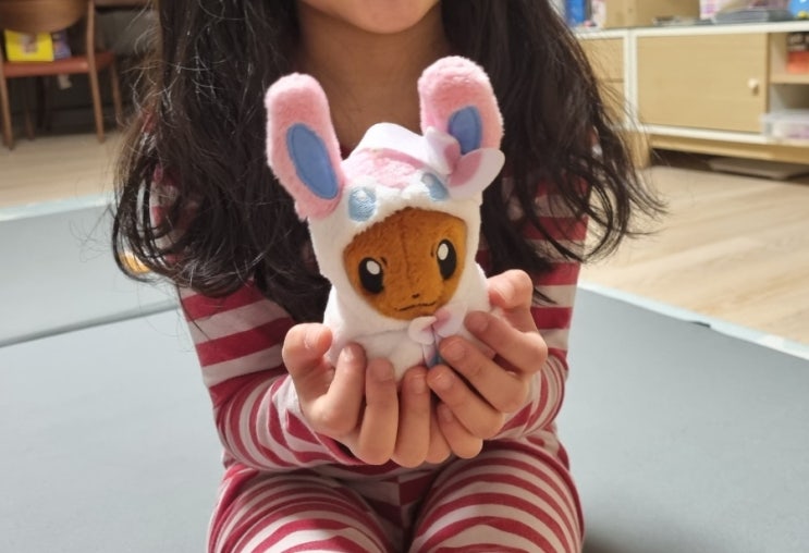 아이가 도로에 떨어뜨려 인형에 묻은 검은 얼룩 기름때 생각보다 쉽게 지웠어요 아이가 도로에 떨어뜨려 인형에 묻은 검은 얼룩 기름때 생각보다 쉽게 지웠어요