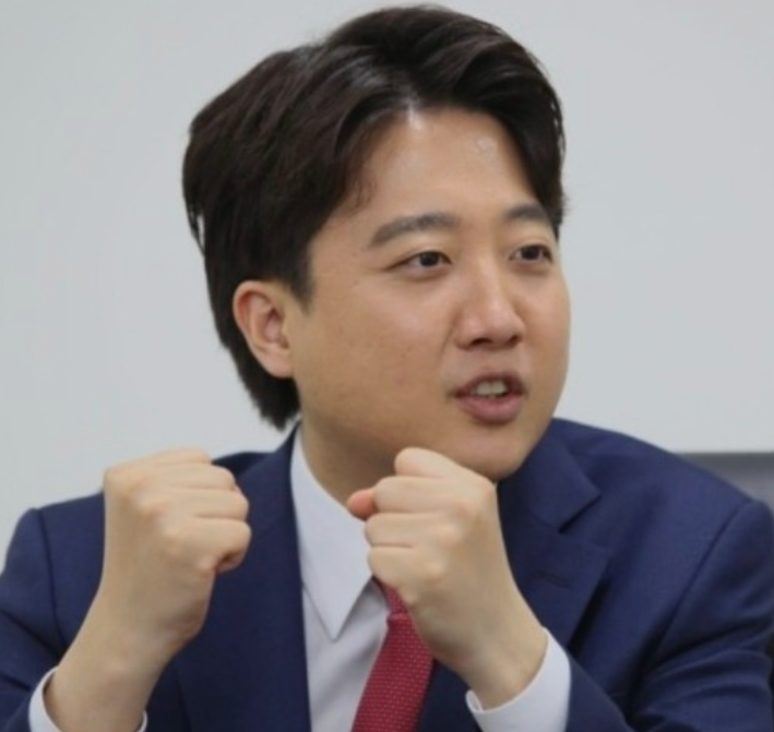  가면토론회 출연자, 시청자들이 예상하는 정체는?