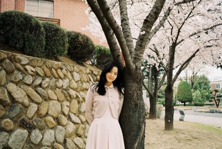 블랙핑크 지수, 아련한 감성과 우월한 비율로 청초한 아우라 뽐내 블랙핑크 지수, 아련한 감성과 우월한 비율로 청초한 아우라 뽐내