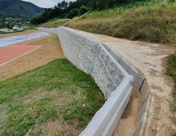  L형옹벽,패널식옹벽 보다 네일링과 배수로 공사가 불필요한 절토부옹벽(주)대진개발'토탈옹벽블록'