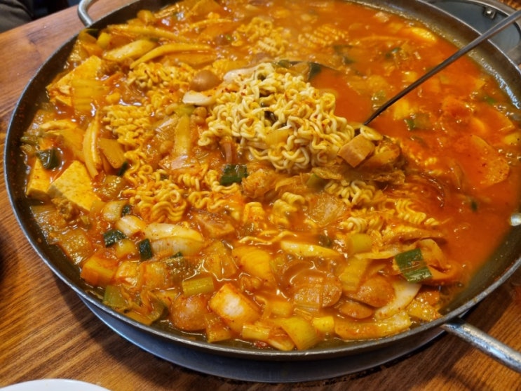  [정자] 황금두꺼비 부대찌개 기본에 충실한 부대찌개