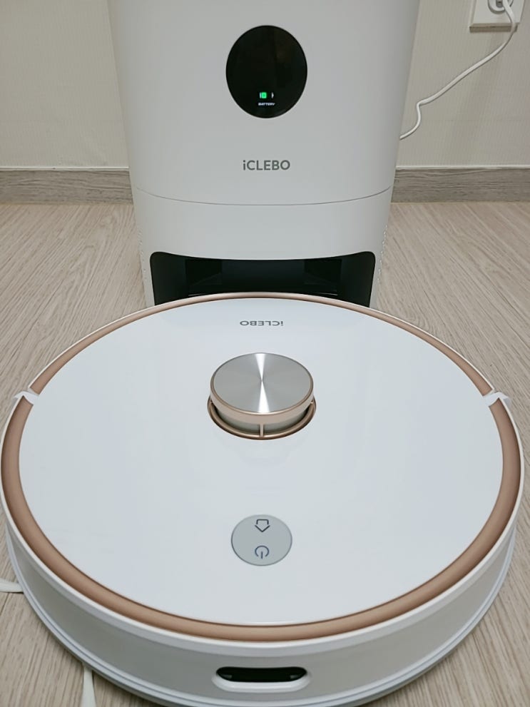  로봇청소기 아이클레보 g10 물걸레 청소 충전과 먼지비움 만능 청소기