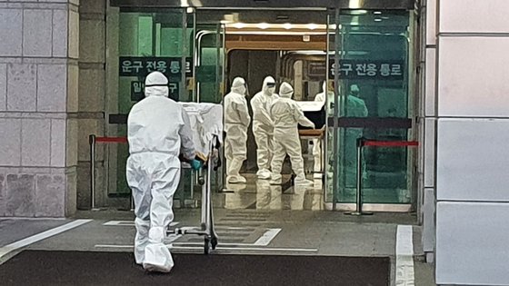 코로나 ‘선화장 후장례’는 비인도적 조치다 코로나 ‘선화장 후장례’는 비인도적 조치다