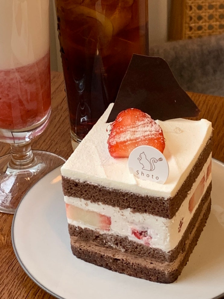 [가로수길/압구정] 쇼토 | 딸기 쇼트 케이크가 유명한 일본 감성 카페, 가로수길 카페, 신사역 카페