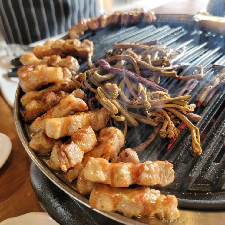  [수원 망포동 맛집] 영통 고기집 삼겹살 목살 맛집 숙성 한돈 정육점 '고반식당' 망포역점 회식장소 추천