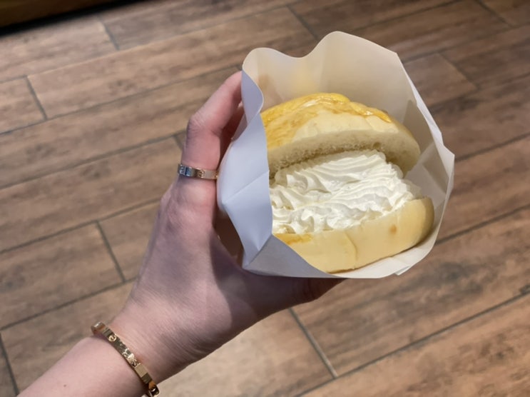  전포카페거리 빵순이 맛집 보소보소에서 버터 소보루랑 우유크림 소보루 와구와구 먹은 후기