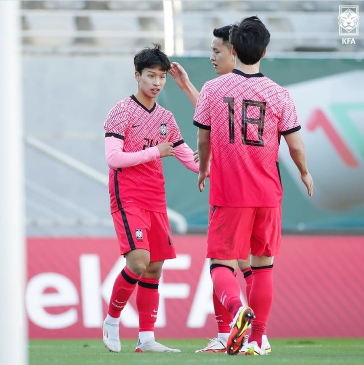 <b>엄지성</b> A매치 <b>데뷔</b>전 그리고 <b>데뷔골</b>