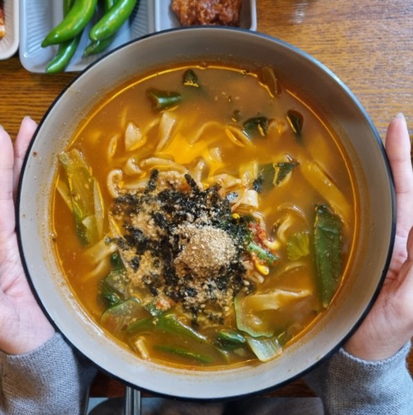  대구 진천동 칼국수 맛집 진주손칼국수 얼큰한 칼제비