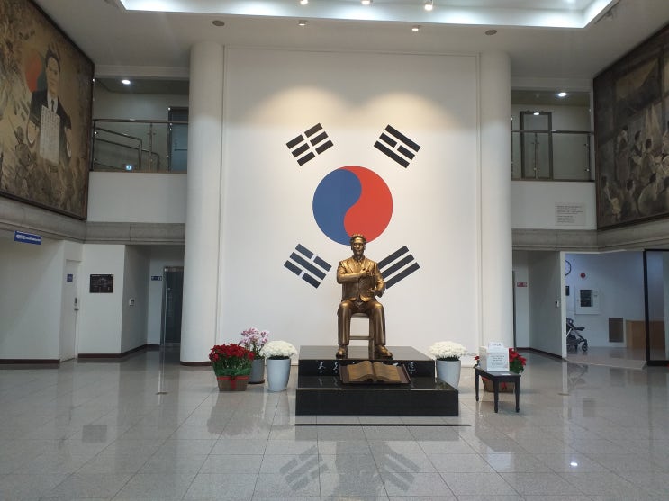  윤봉길 의사의 삶과 업적을 기리기 위해 지어진 매헌 기념관(梅軒記念館) -  1