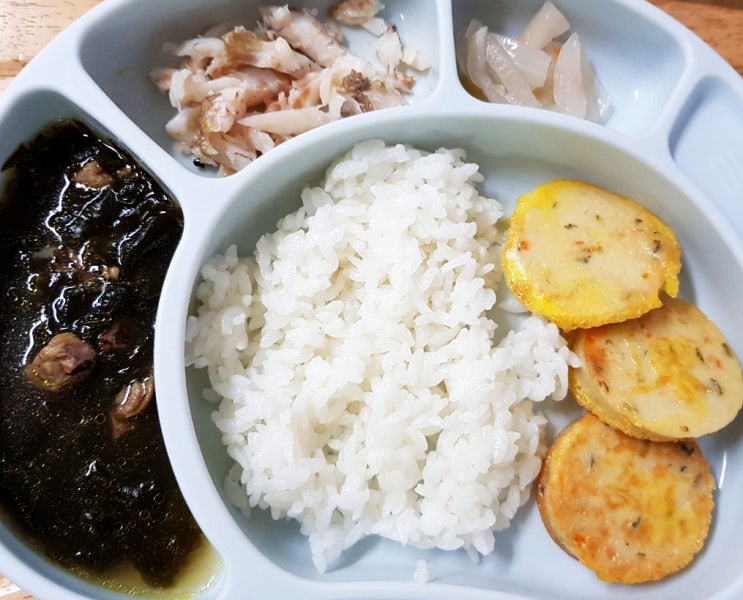  3살아이 유아식 점심 :: 두부소세지, 소고기미역국, 조기살, 백김치
