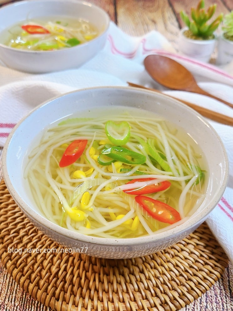 맑은 콩나물국 끓이는법 다시마육수로 깔끔한 감칠맛 뜨끈한 아침 국물요리